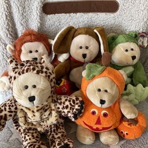 Starbucks bear Asia edition.